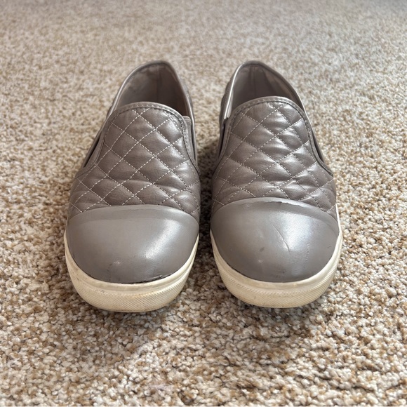 Steve Madden Zaander Quilted Slip On Sneakers Taupe Grey Brown Size 10 - Picture 2 of 11